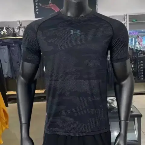 Under Armour T-shirt