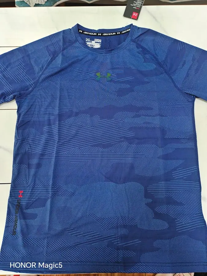 Under Armour T-shirt