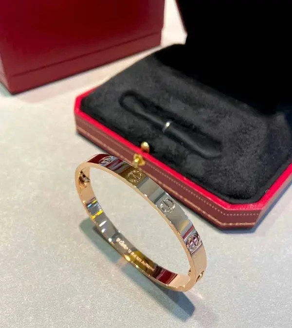 Fashionable bracelet