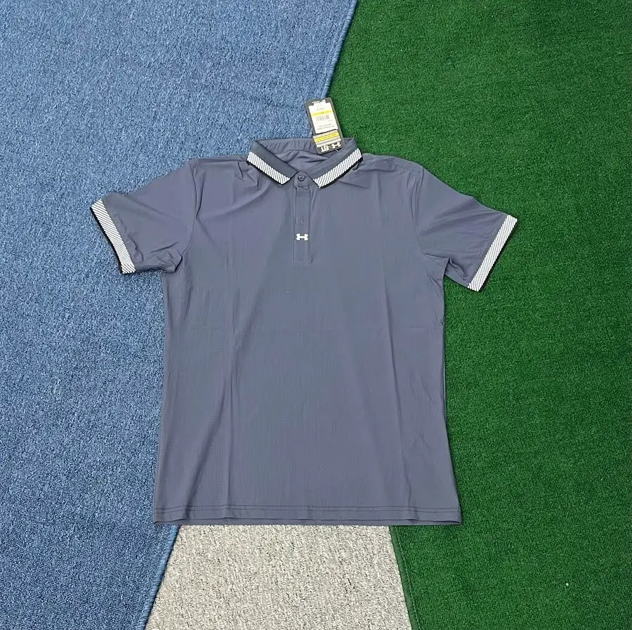 Under Armour T-shirt