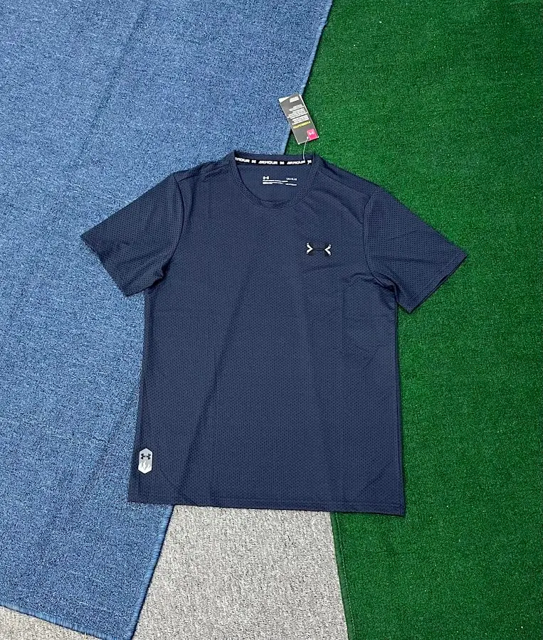 Under Armour T-shirt