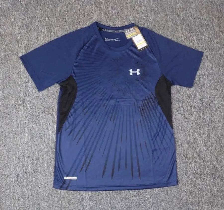 Under Armour T-shirt
