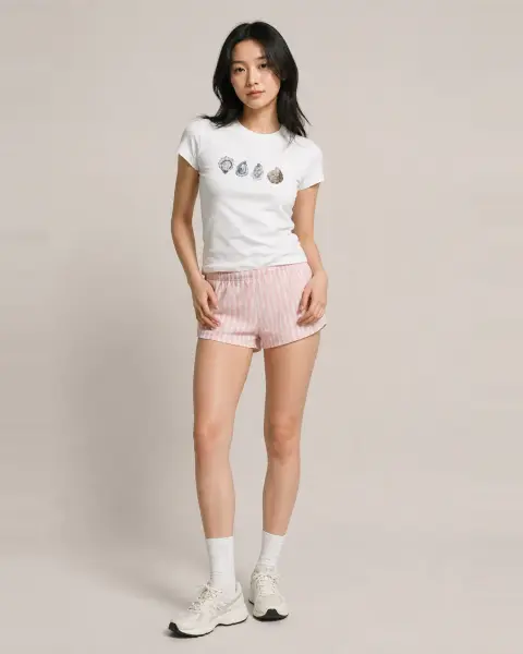 Short, form-fitting T-Shirt