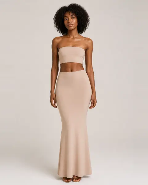 Body-hugging skirt