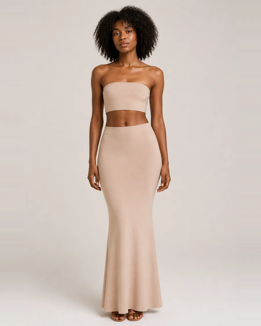 Body-hugging skirt